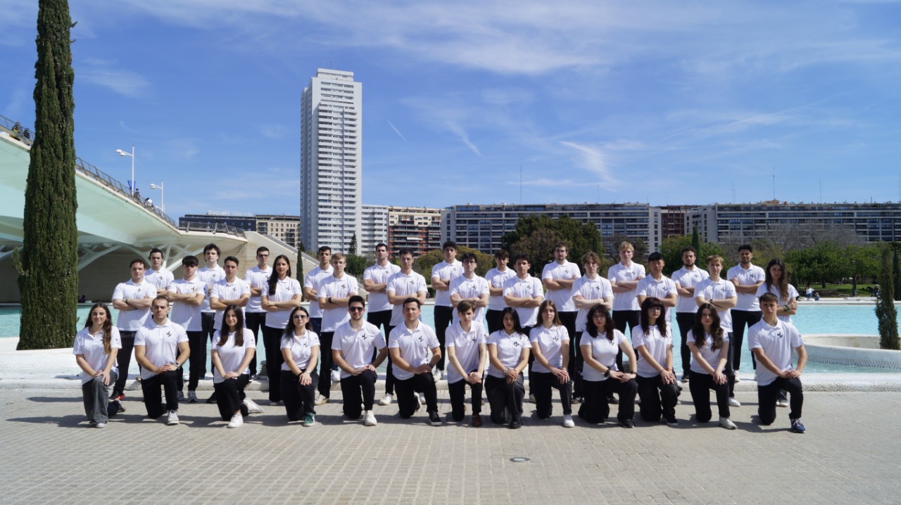 Imagen del equipo de Hyperloop UPV 2025, patrocinado por Logista